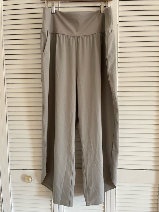HALARA Pants - EUC Halara Women’s Dust Gray Resort Pants, XL